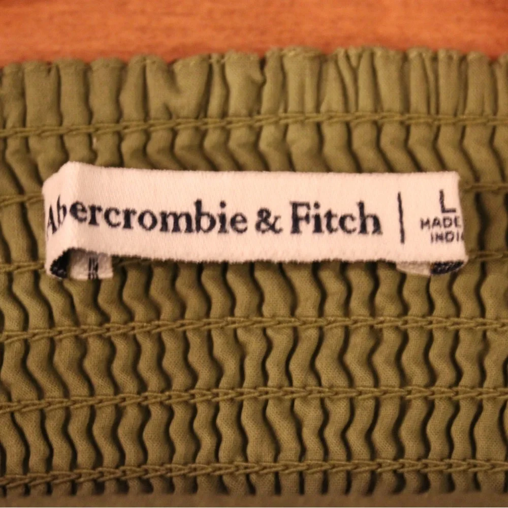 Abercrombie & Fitch Olive Green Long-Sleeve Ruched Bodice Puff Sleeve Top Size L